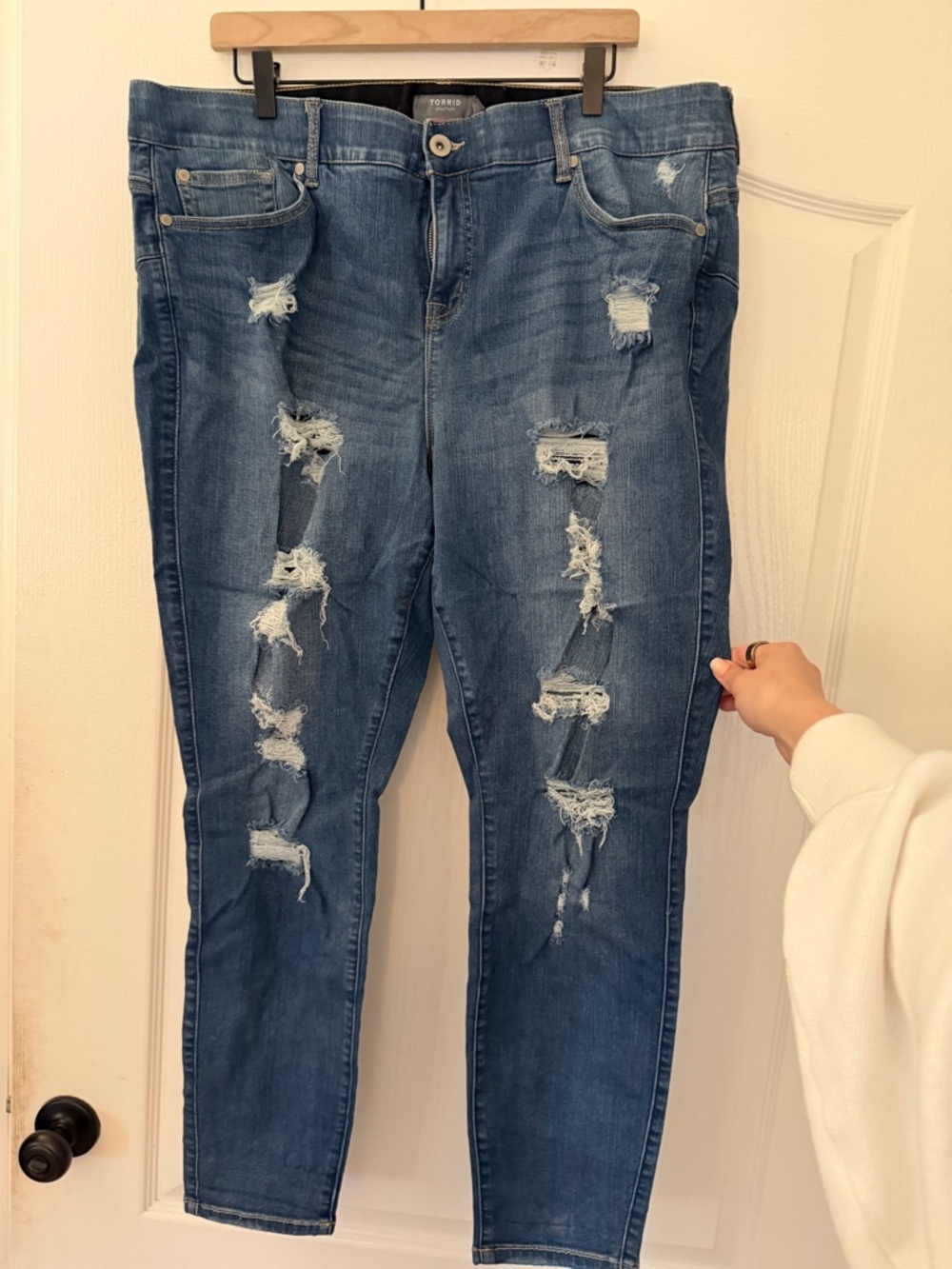 torrid Bombshell Distressed Dark Blue Skinny Jeans